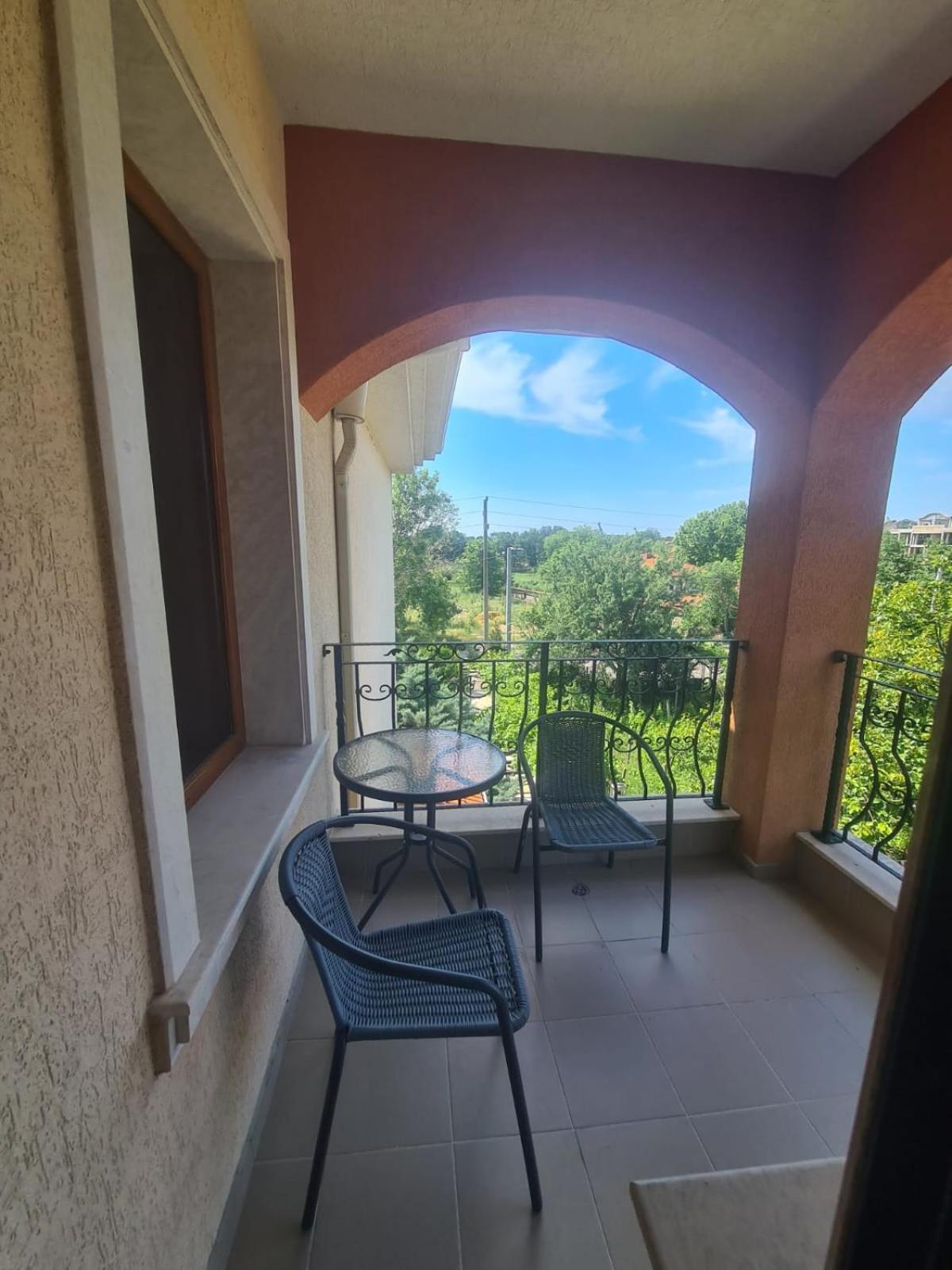 וארנה Villa B&B מראה חיצוני תמונה